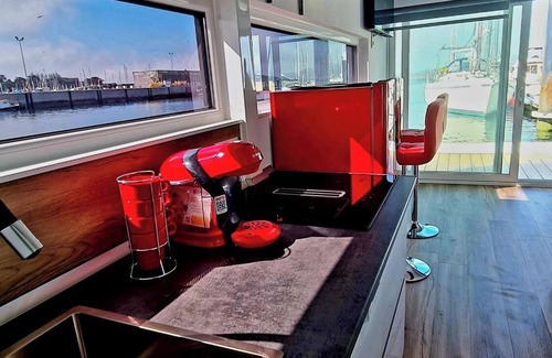 Casco Vello Alquiler De Eote | Apartamento flotante en el náutico Vigo dársena ferry Islas Cies y Cangas