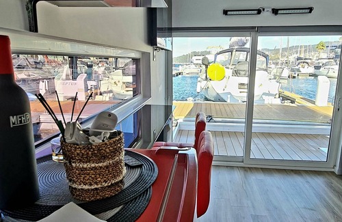 Casco Vello Alquiler De Eote | Apartamento flotante en el náutico Vigo dársena ferry Islas Cies y Cangas