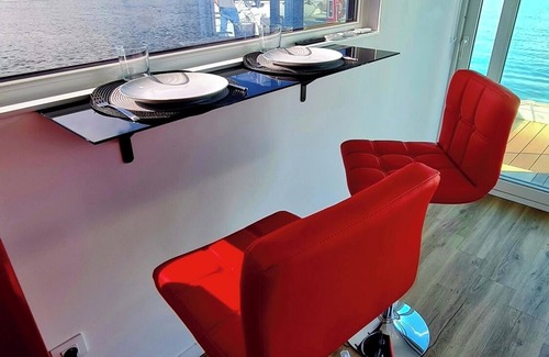 Casco Vello Alquiler De Eote | Apartamento flotante en el náutico Vigo dársena ferry Islas Cies y Cangas