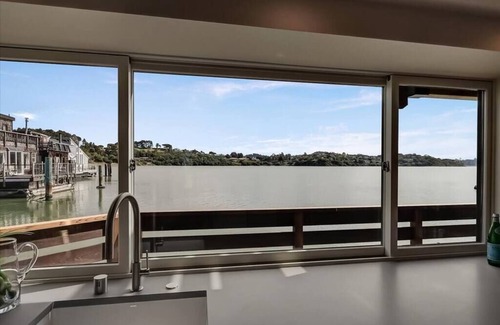 Mill Valley Apartamento | Floating condo 'D' on Sausalito's Richardson Bay