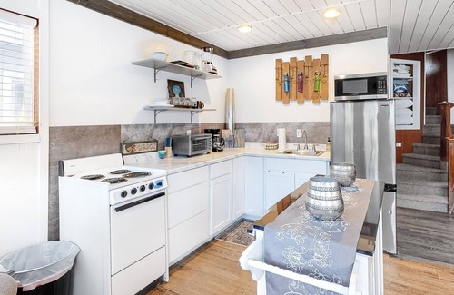 Bayview Alquiler De Eote | Floating Home on the Lake W/Direct Lake Access, Free WiFi and Full Kitchen