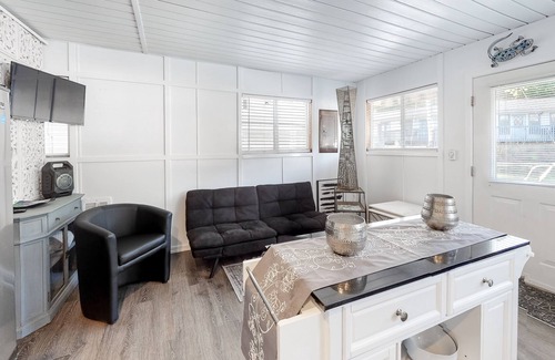 Bayview Alquiler De Eote | Floating Home on the Lake W/Direct Lake Access, Free WiFi and Full Kitchen