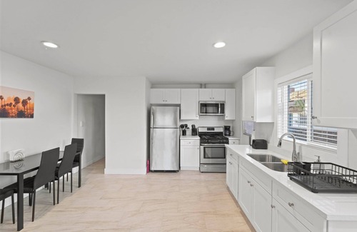 Lynwood Casa | Florence LA - 5 miles away from SOFI