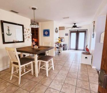 Meadowlawn Casa | Florida Escape! 3 bedroom home with outside shower