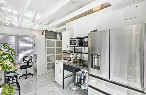 New Smyrna Beach Apartamento | Florida Getaway w/ Patio ~ 3 Mi to Beaches!