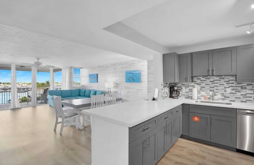 Meadows Condominio | Florida | Waterfront 2BR/2BA w/ Pool + Dock Access
