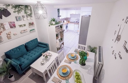 Great Houghton Apartamento | Flower at Forest Home