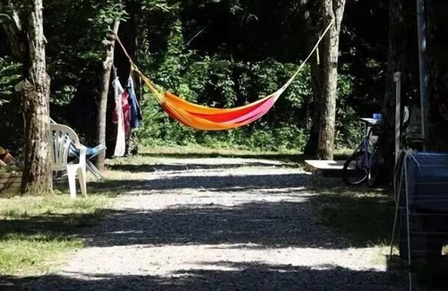Saint-Privat Chalet De Esquí | Flower Camping Le Plan d'Eau - Ardèche **** - Chalet CONFORT VAIA 27m2 2 bedrooms - Covered terrace + air conditioning 4 people