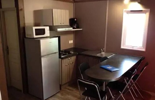 Saint-Privat Chalet De Esquí | Flower Camping Le Plan d'Eau - Ardèche **** - Chalet CONFORT TIARE 32m2 3 bedrooms - Covered terrace + air conditioning 6 persons