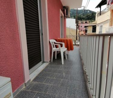 Benitses Apartamento | flower garden apartment