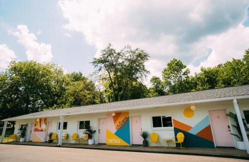 Trenton Casa | Flower Power Room At The Groovy Nomad Motel