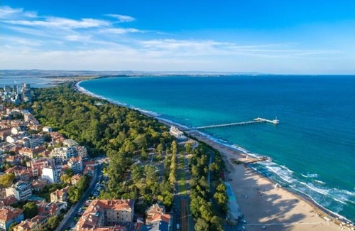 Sunny Beach Casa | Flower Street Provides Accommodations With Free Wifi, air Conditioning