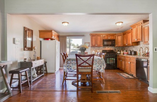 West Jordan Casa | VUELA A CASA - ¡Donde obtienes CASA COMPLETA DE DOS HISTORIAS PARA TI MISMO!