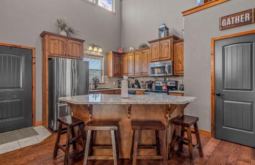 Hollister Casa | Foggy Bay Hideaway Perfect location. Check it out!