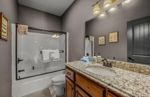 Hollister Casa | Foggy Bay Hideaway Perfect location. Check it out!