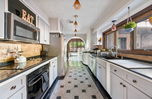 Ossining Casa | Foliage at Westchester Manor - Near Sleepy Hollow