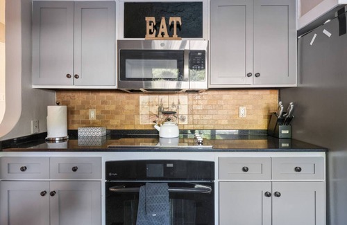 Ossining Casa | Foliage at Westchester Manor - Near Sleepy Hollow