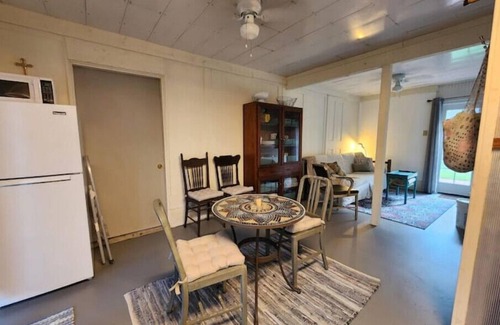 Garyville Casa | Folk Art Cottage