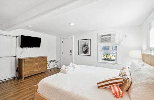 Folly Beach Hotel | Folliday Inn - The Falls Flyer - Room 14