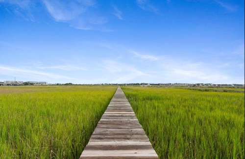 Folly Beach Casa | Folly Vacation Vintage Cottage with Stunning Views 218