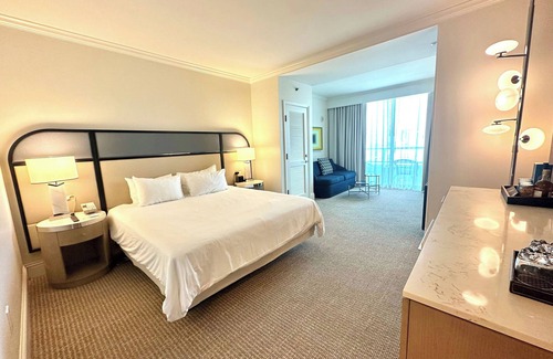 Mid Beach Complejo | Fontainebleau Resort JR Suite Ocean View Resort Fee Included & 2 Spa Passes