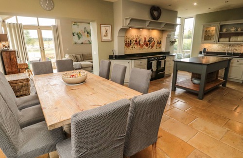 Morpeth Casa | FONTBURN FARMHOUSE, pet friendly, luxury holiday cottage in Rothbury