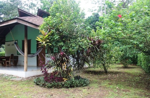 Cahuita Casa | For 5 persons - 300 m from the beach in a tropical garden with biotope.