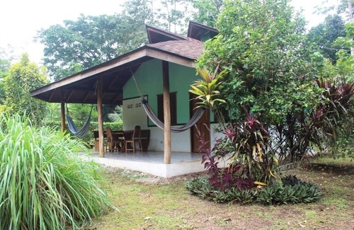 Cahuita Casa | For 5 persons - 300 m from the beach in a tropical garden with biotope.