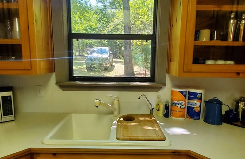 Garfield Cabina | FORD'S CREEK CABIN: Secluded Lakefront Rock Cabin in the Woods-Big Lake View