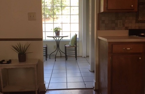 Forest Acres Casa | Forest Acres Bungalow - ft. J 5 min, USC / DT 10 min.