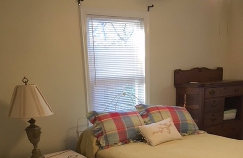 Forest Acres Casa | Forest Acres Bungalow - ft. J 5 min, USC / DT 10 min.