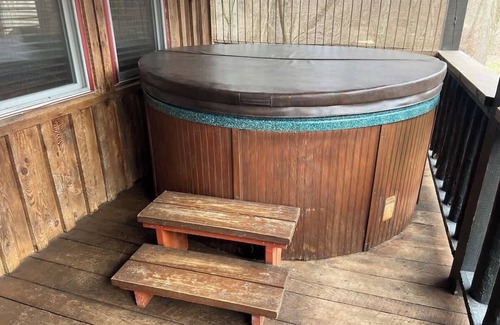 Bladensburg Cabina | Forest Cabin #1 at Camp Because I Said I Would