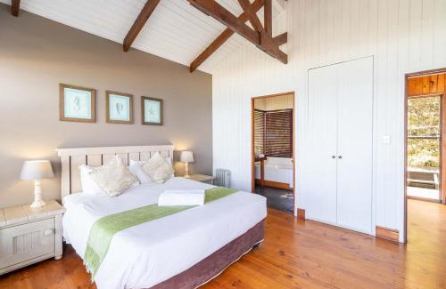 Wilderness Chalet De Esquí | Forest Cabin - Epic Ocean Views - Fireplace
