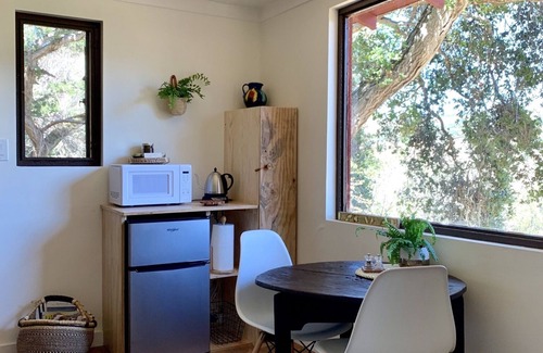 Carmel Cabina | Forest Cabin ubicado en un santuario de roble entre Valley Village y Carmel Beach