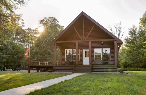 Crosby Cabina | Forest Creek Chalet | Riverfront w/ Airplane Strip