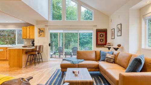 Clinton Casa | Forest Front Home w Fire Pit Mins to Beaches Wineries Trails Cedarview Retreat by AvantStay