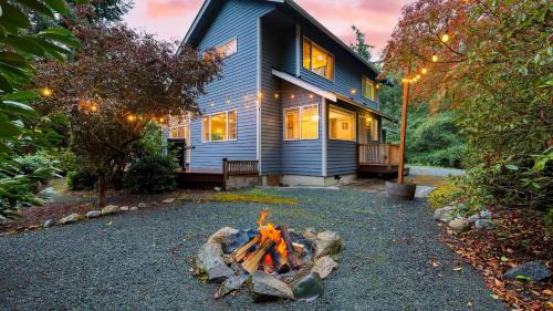 Clinton Casa | Forest Front Home w Fire Pit Mins to Beaches Wineries Trails Cedarview Retreat by AvantStay