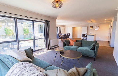 Lynmore Casa | Forest Lake Luxury | Spa Pool, Ride to the Forest