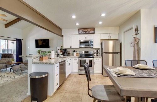 Pinetop Apartamento | Forest-view Balcony: Pinetop-lakeside Condo