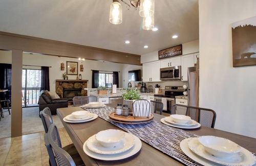 Pinetop Apartamento | Forest-view Balcony: Pinetop-lakeside Condo