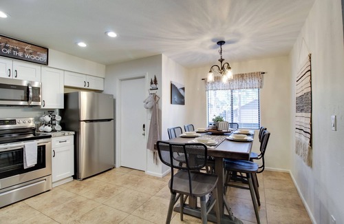 Pinetop Apartamento | Forest-view Balcony: Pinetop-lakeside Condo
