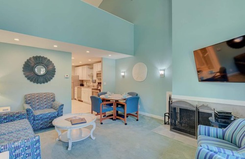 Otter Rock Apartamento | Forest-View Loft w/ Full Kitchen | Sleeps 4