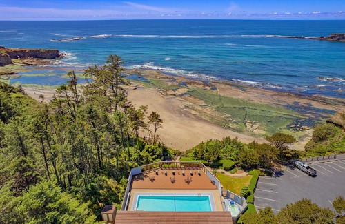 Otter Rock Apartamento | Forest-View Loft w/ Full Kitchen | Sleeps 4