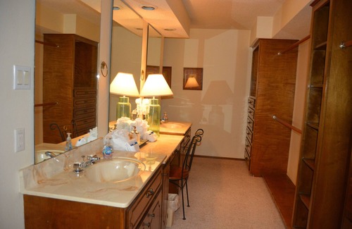 Mount Ida Condominio | Forest view, log-sided two bedroom, two bath condo on Lake Ouachita. by RedAwning