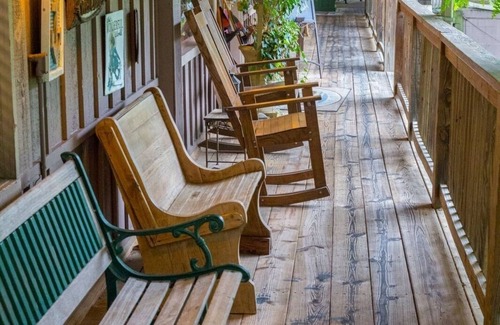 Mount Ida Condominio | Forest view, log-sided two bedroom, two bath condo on Lake Ouachita. by RedAwning