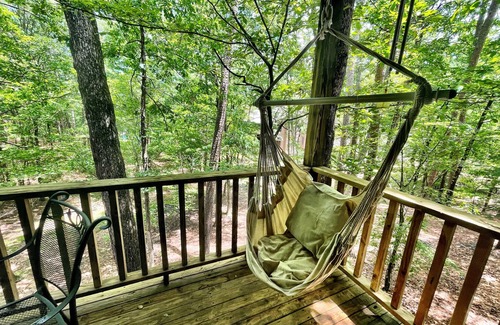 Mount Ida Condominio | Forest view, log-sided two bedroom, two bath condo on Lake Ouachita. 2 Condo by RedAwning