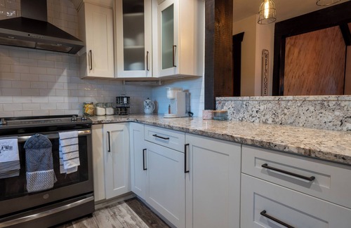 Nadeau Casa | Forest Whisper Retreat: 4-bdrm lodge in Daggett. Get away and have everything.