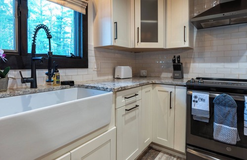 Nadeau Casa | Forest Whisper Retreat: 4-bdrm lodge in Daggett. Get away and have everything.