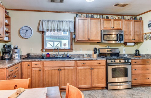 Eatonton Casa | Forested Family Hideaway Near Lake Sinclair!