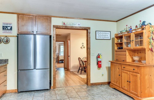 Eatonton Casa | Forested Family Hideaway Near Lake Sinclair!